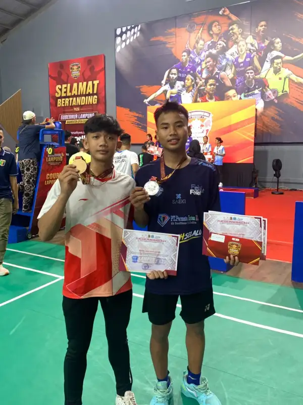 JUARA BADMINTON TINGKAT GUBERNUR LAMPUNG