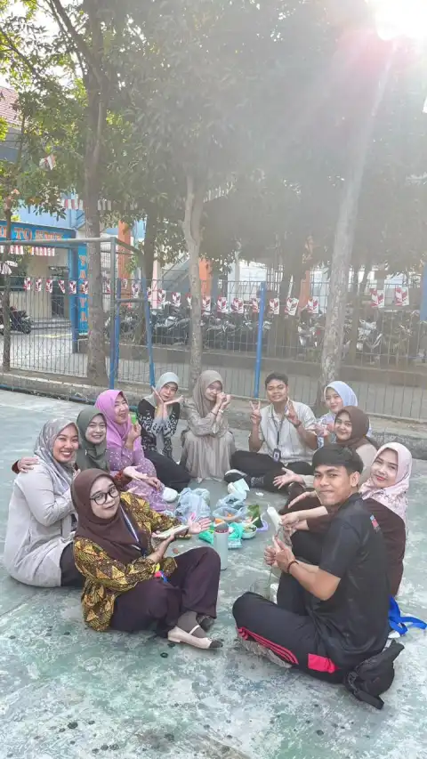 Info kegiatan jumat dengan tema "JELAS” = Jajanan Enak, Lokal, Aman, Sehat.  Tempat : Lapangan Upacara